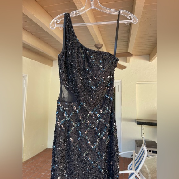 Beautiful black sequined prom dress with mesh cutout on side and open leg size00 - Picture 5 of 8